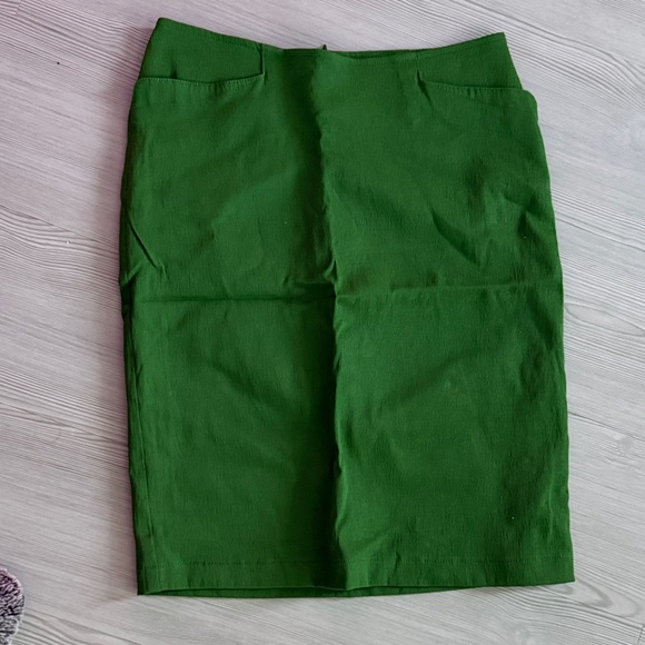 BCBGMaxAzria Vibrant Green Pencil Skirt - Picture 1 of 6